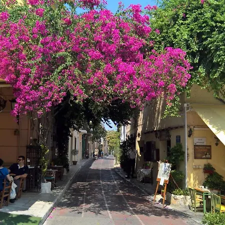 Apartment Under The Acropolis, Tiny Room, Big Terrace Athen